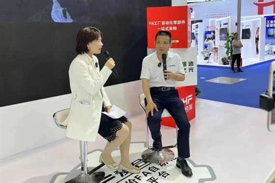 現(xiàn)場(chǎng)直播，暢談發(fā)展